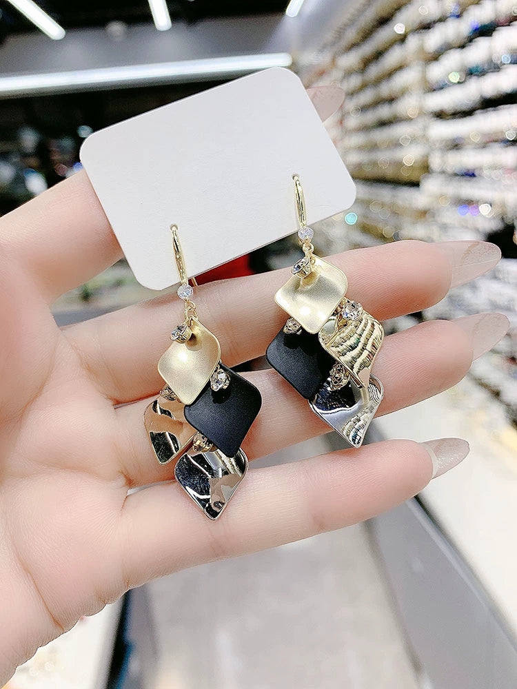 幾何学デザインピアス